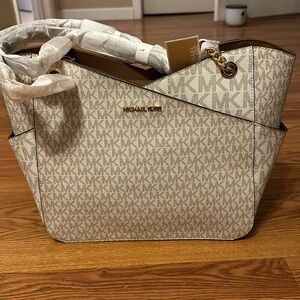 Michael Kors Jet Set Travel- Vanilla shoulder bag